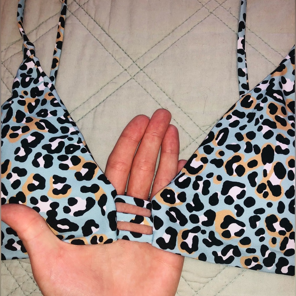 Volcom bikini top (M) - Picture 3 of 4
